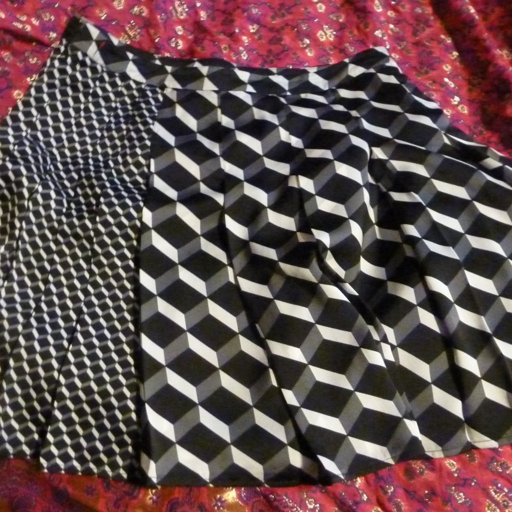 Halogen Designed  Knee Length Pleated Skirt